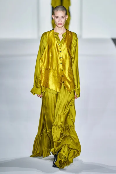 Look 18